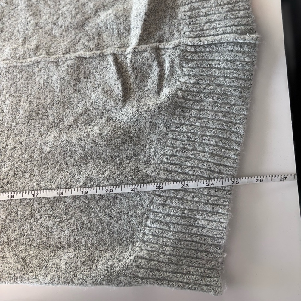 Le Château NWT Heathered Grey Turtleneck Sweater Size M - Picture 9 of 9